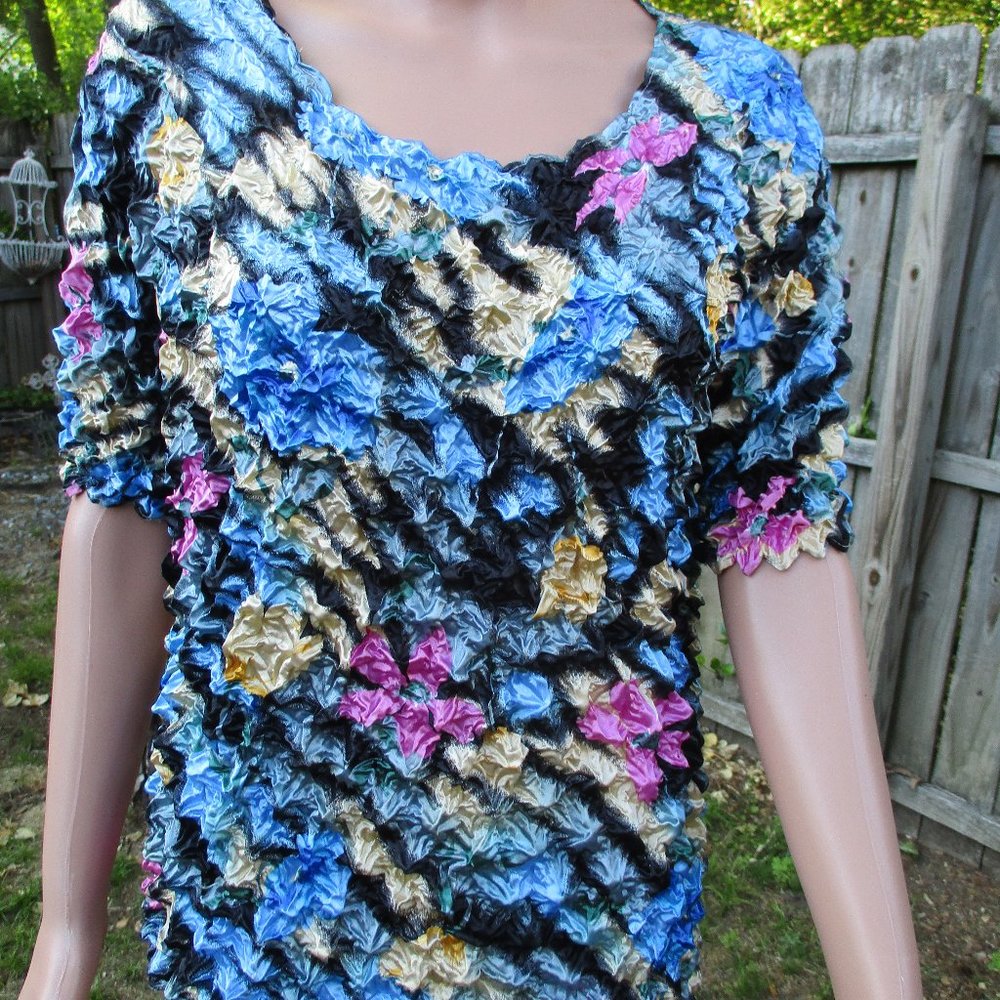 Lady's Shirt; Multi-Colored; Approximate Size S / M